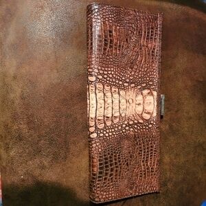 𝅺ellen Tracy Clutch